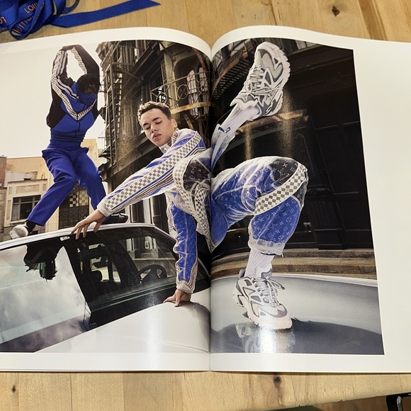 LOUIS VUITTON Shopping Bag—Envelope-Book-Ribbons - Picture 6 of 7